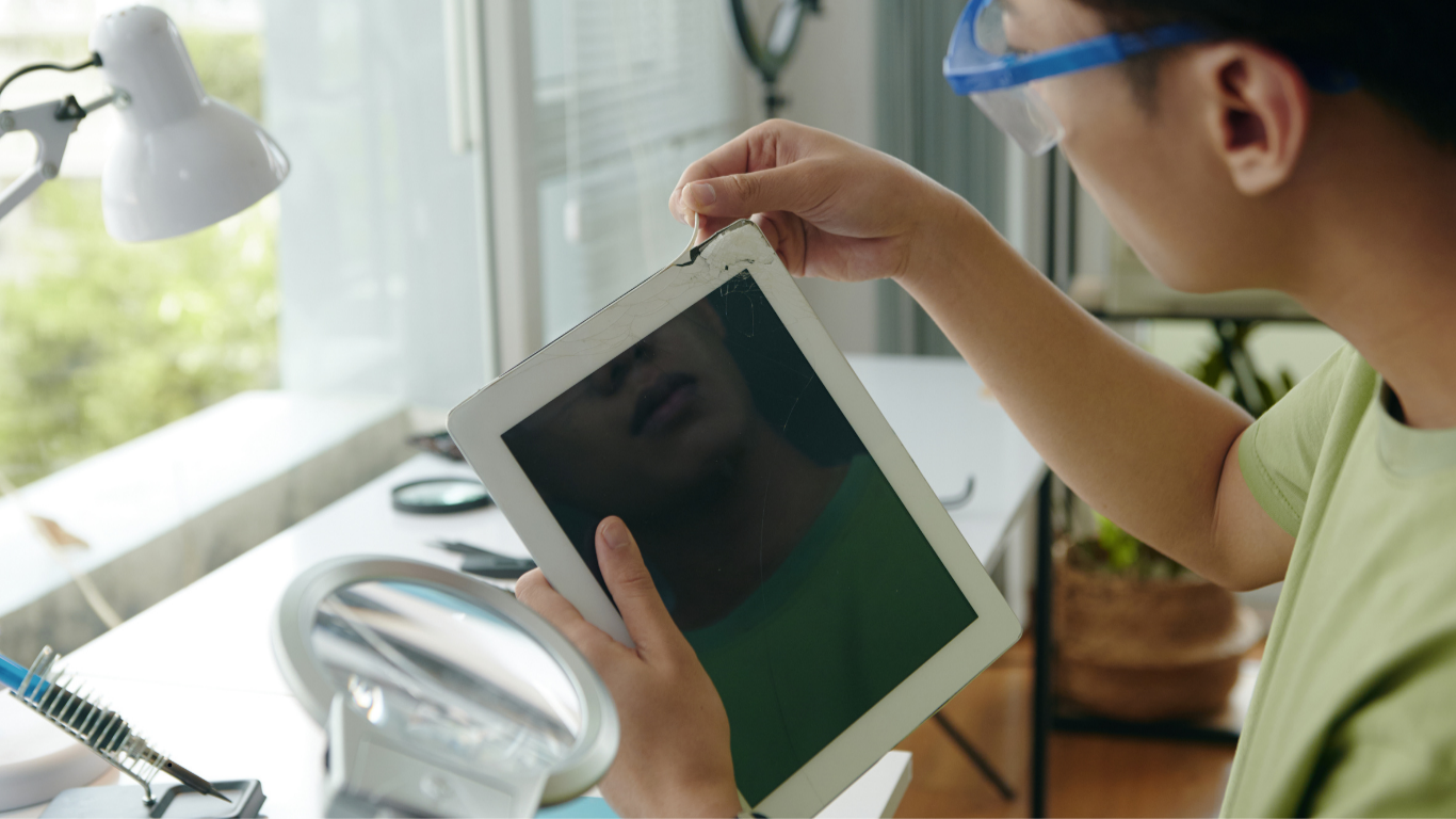 Front camera repair service for smartphone