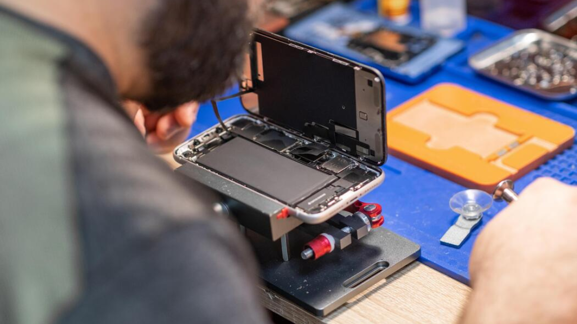 Fixing charging port issue in mobile phone