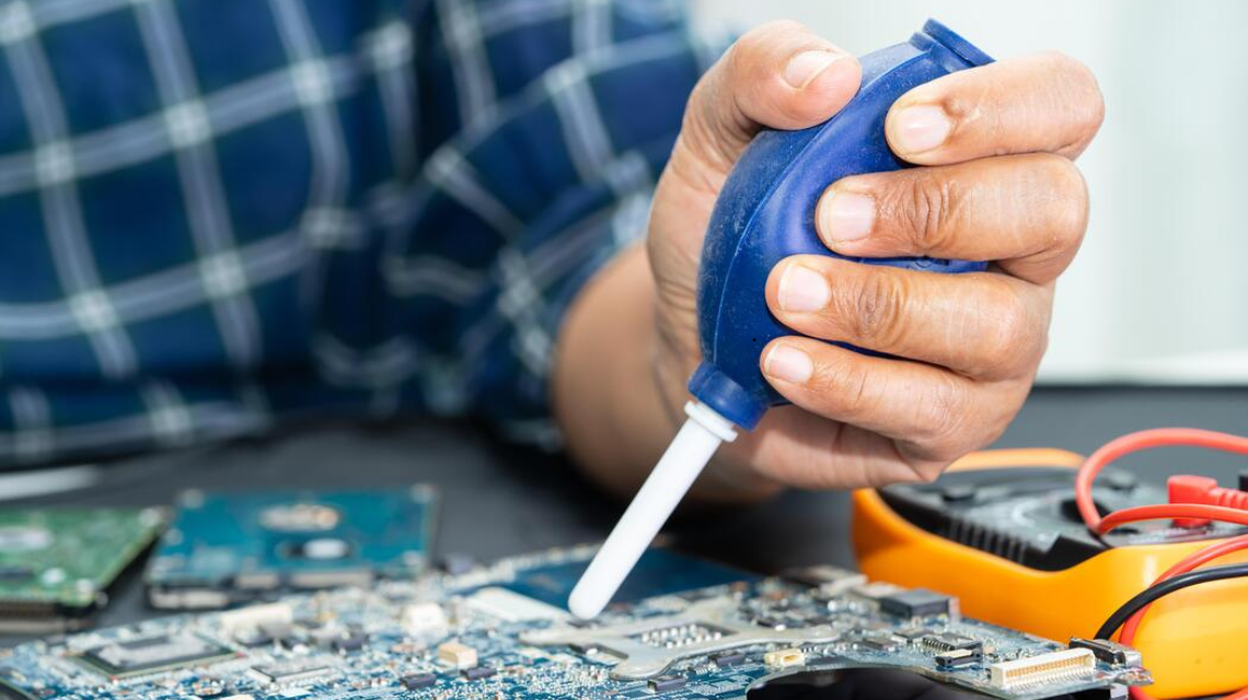 Smartphone repair service with advanced tools