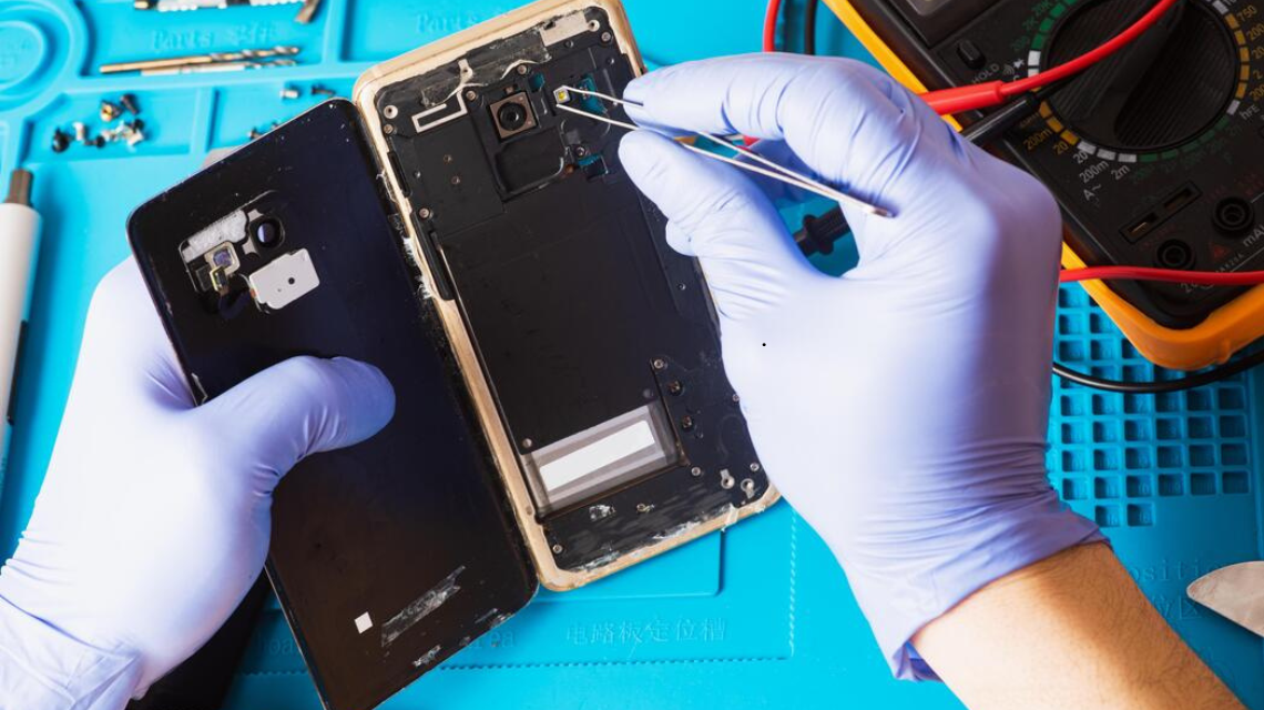 Phone repair center with skilled technicians