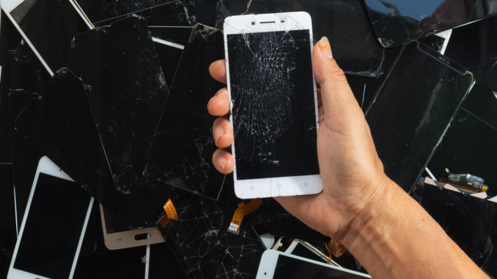 Is It Cheaper to Buy a New Phone or Fix the Screen?